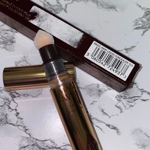 NWT Charlotte Tilbury magic away concealer- 12.5 tan
Never used
Still in box